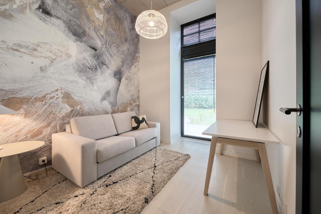Apartamento High Ceiling Loft With Its Own Backyard And A Terrace Tallin Exterior foto
