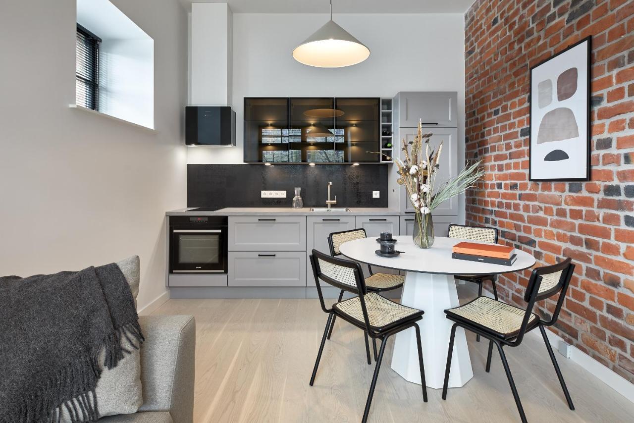 Apartamento High Ceiling Loft With Its Own Backyard And A Terrace Tallin Exterior foto