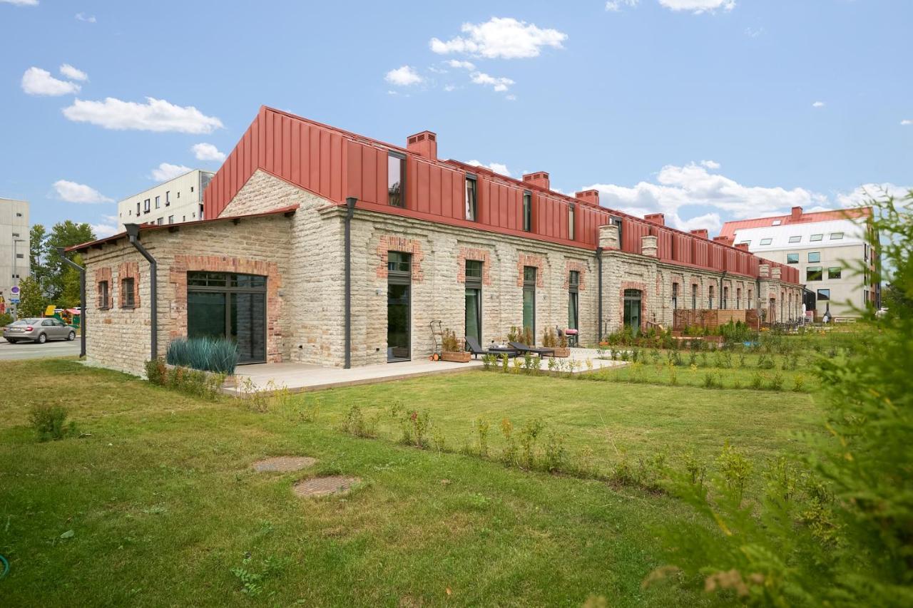 Apartamento High Ceiling Loft With Its Own Backyard And A Terrace Tallin Exterior foto