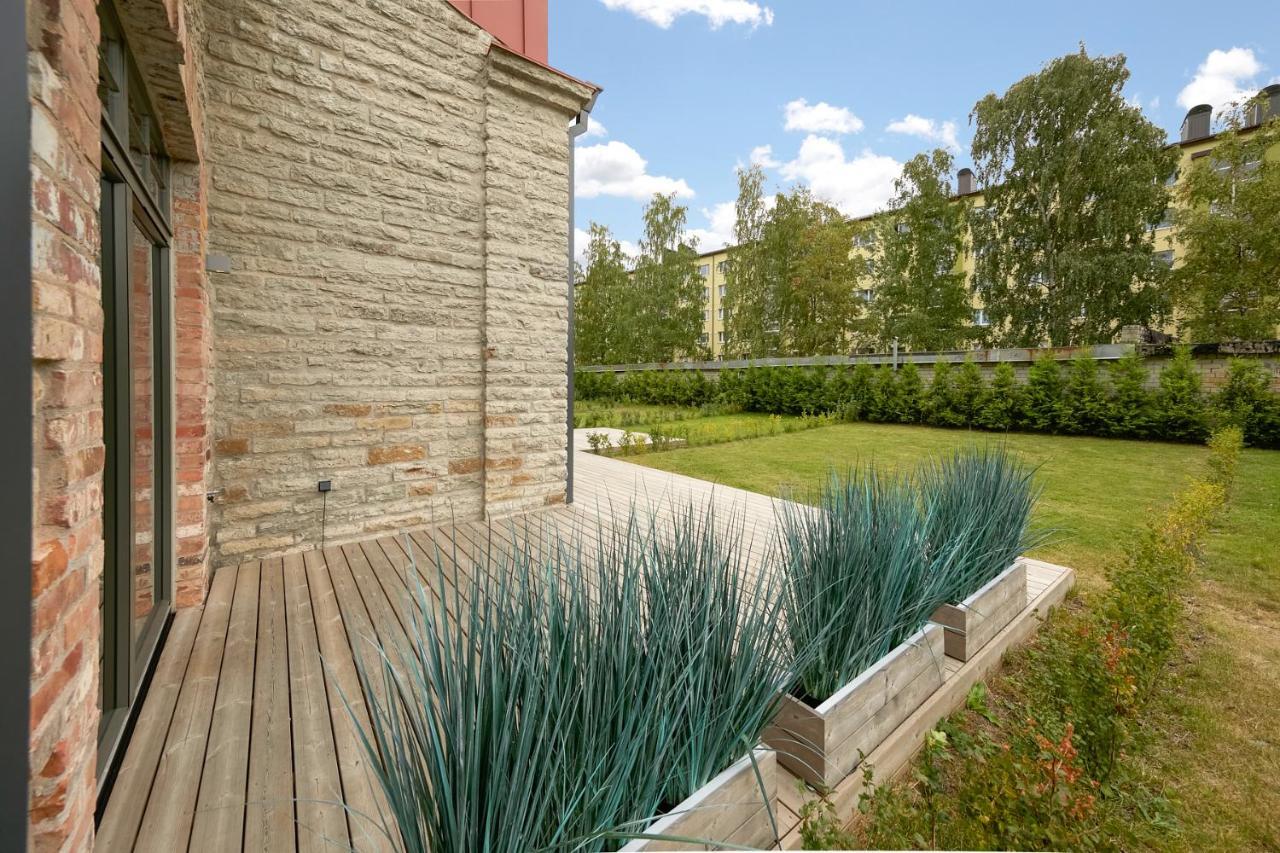 Apartamento High Ceiling Loft With Its Own Backyard And A Terrace Tallin Exterior foto
